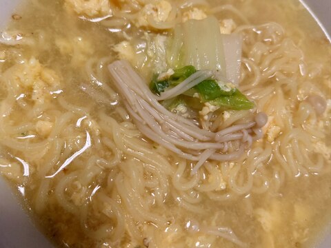 野菜と卵のおいしい塩ラーメン